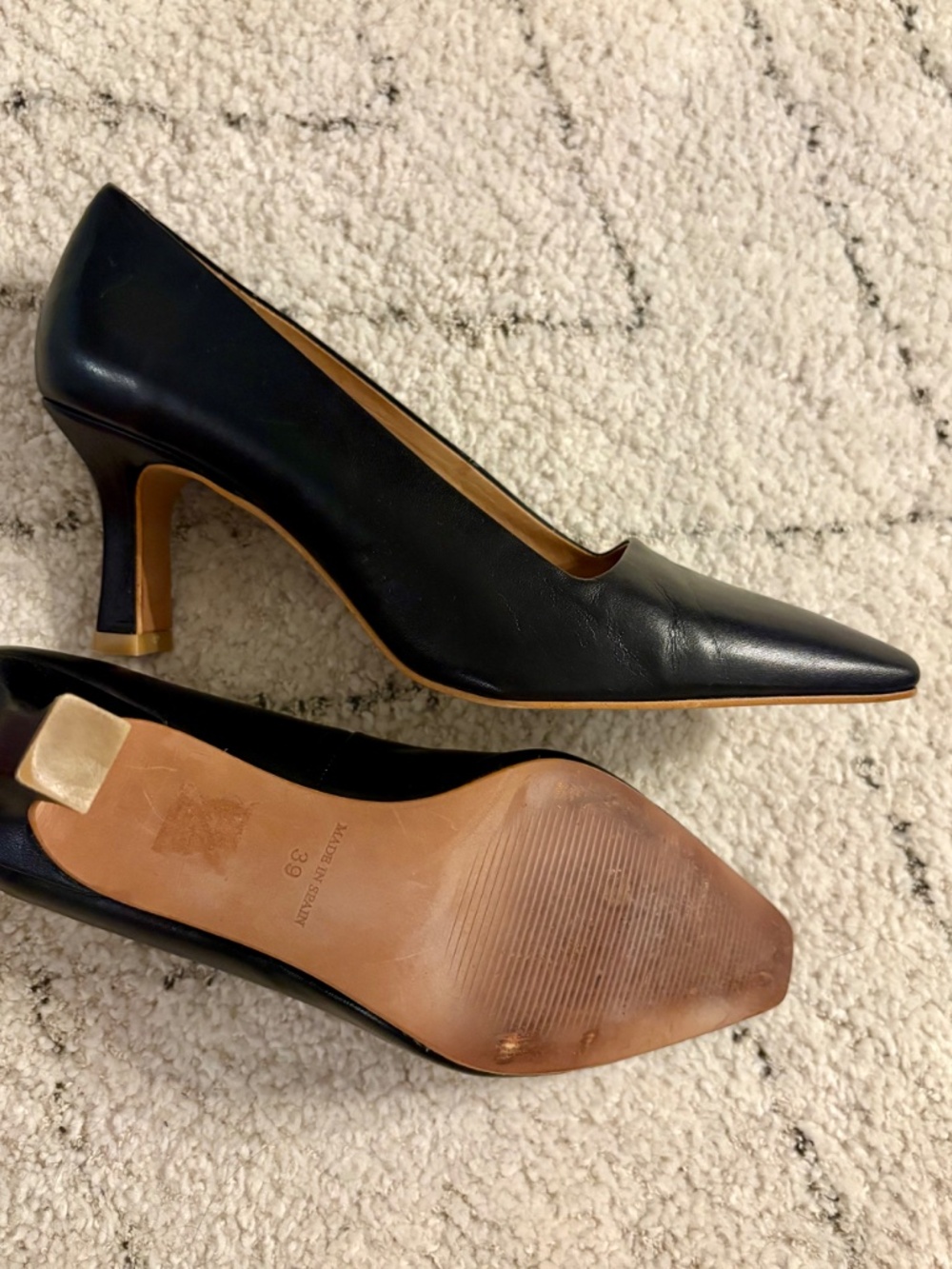 Black leather pumps - Picture 3 of 4